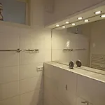 In 아파트 *